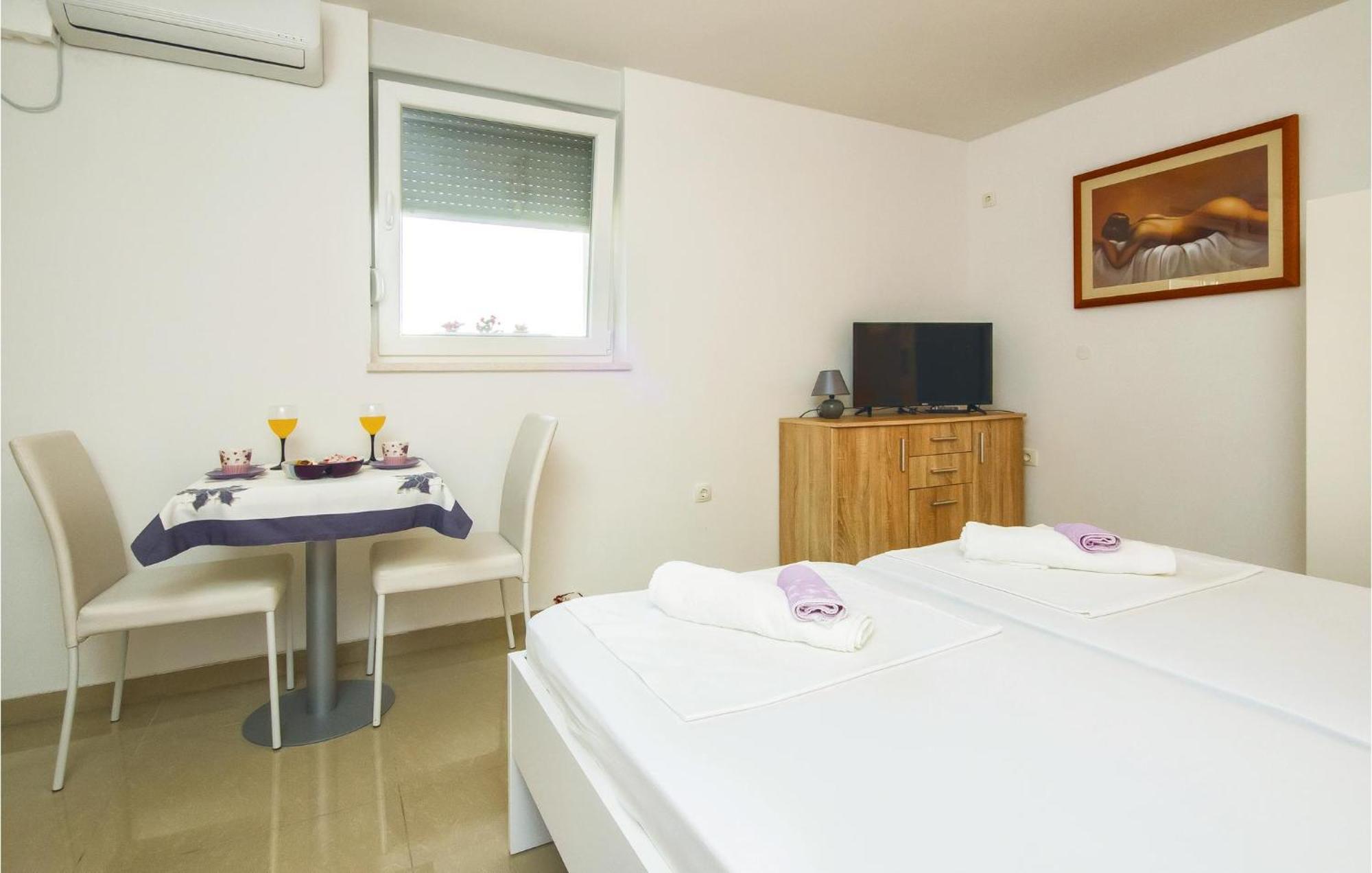 Nice Apartment In Mali Rat With Wifi Sumpetar Exterior photo